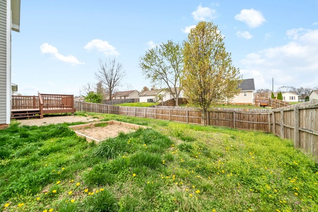 Building Photo - 3 Bedroom 2 Bath Pet Friendly Home For Ren...
