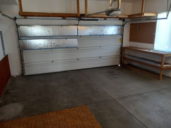 Building Photo - Stylish Comfort in the Heart of Pullman