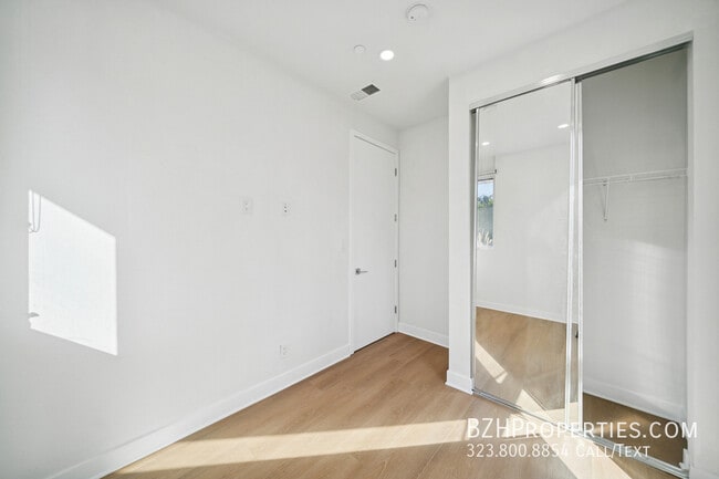 Building Photo - 4523 1/2 St Elmo Dr-