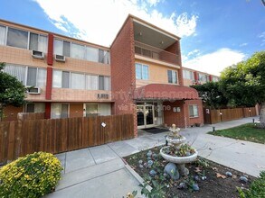 Building Photo - 650 N Oakland Ave