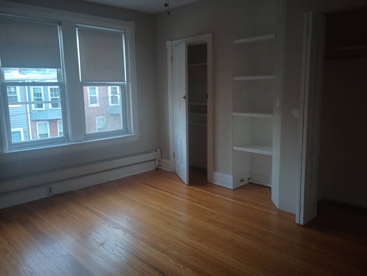 Building Photo - 501 W 21st St