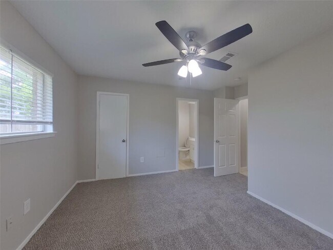 Building Photo - 9614 Crooked Wood Ln