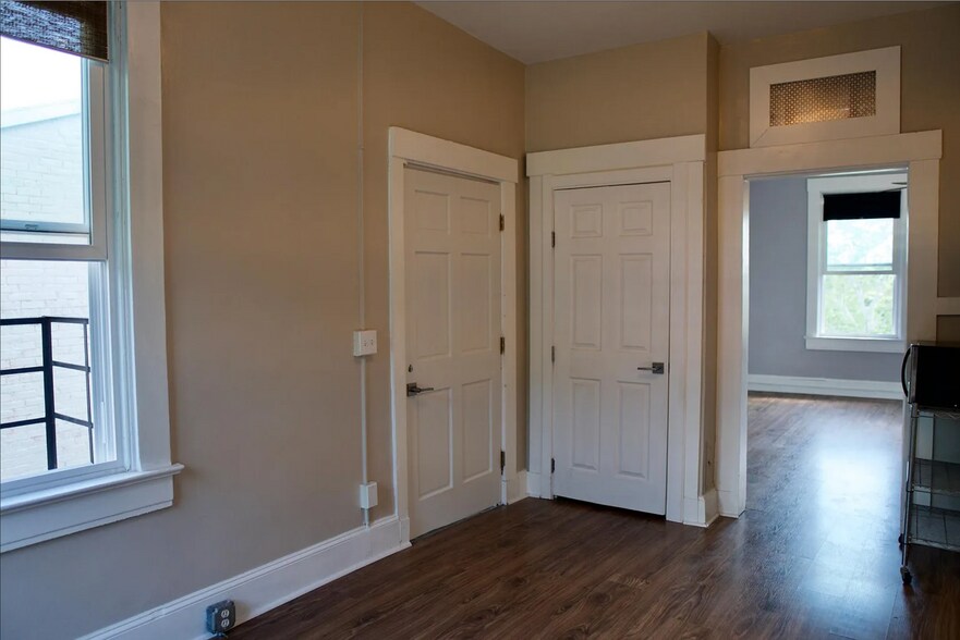 Building Photo - 308 W McMicken Ave