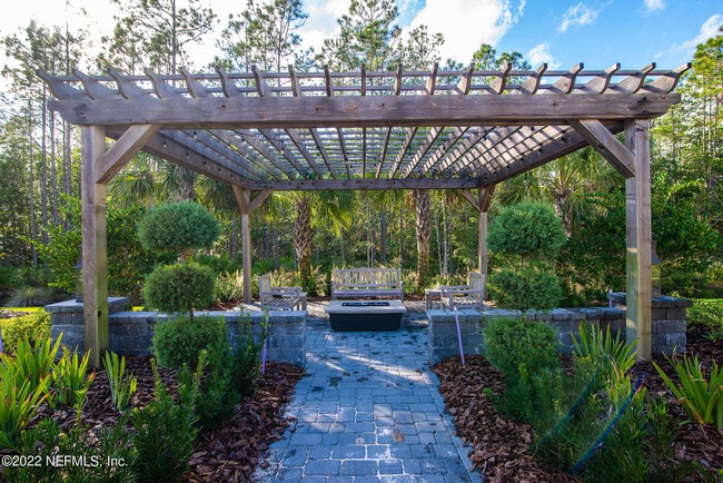 Building Photo - 118 Pioneer Village Dr