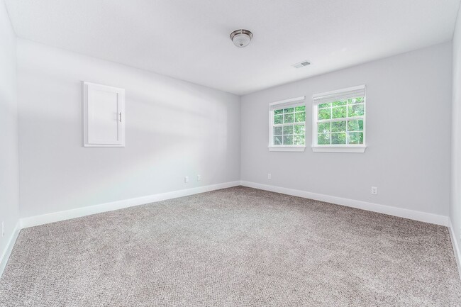 Building Photo - AVAILABLE SOON: Move-In Ready 4-Bedroom Beauty with Modern Finishes & Spacious Yard!