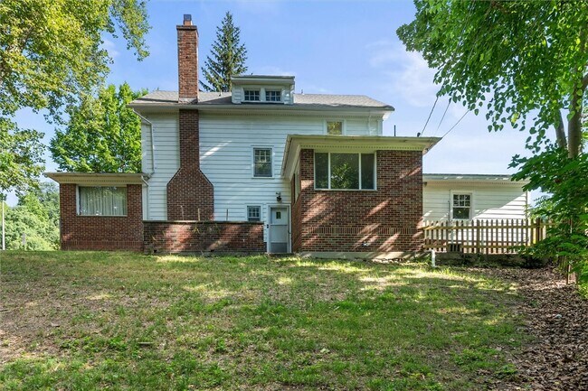 Building Photo - 425 Highland Ave