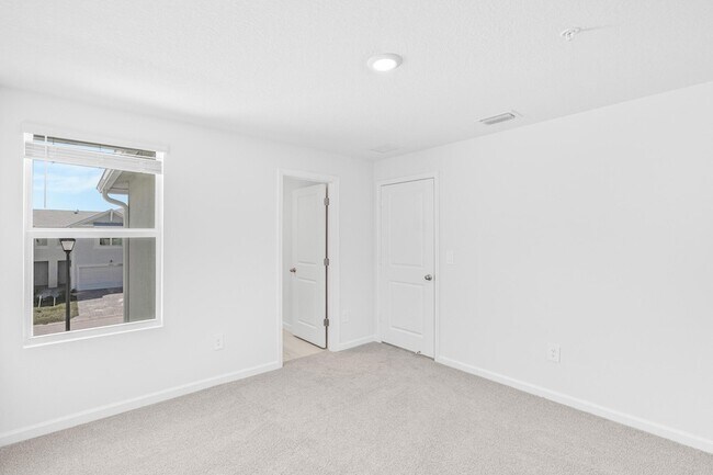 Building Photo - 587 Salisbury Cir