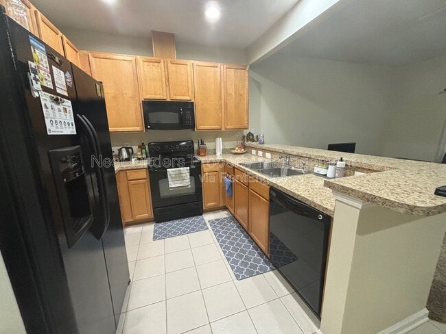 Building Photo - 13339 Solar Dr