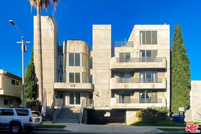 Building Photo - 1616 Brockton Ave