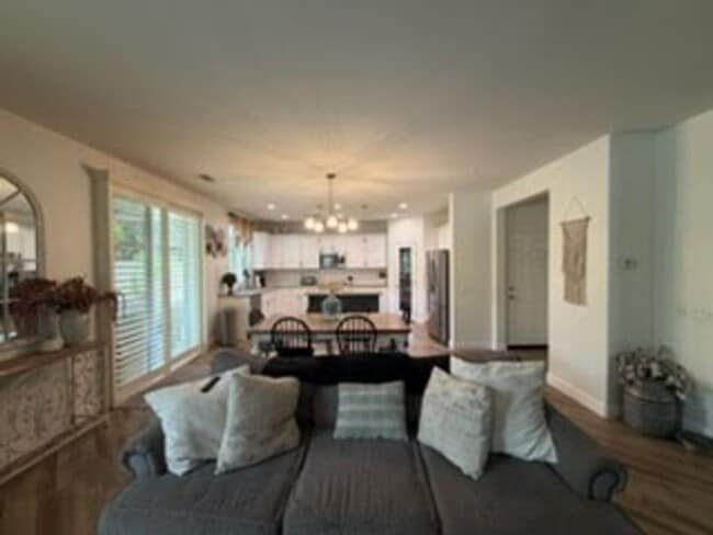 Building Photo - Spacious 4 Bedroom Home with Outdoor Entertaining Space
