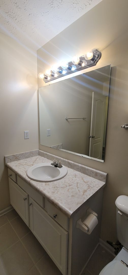 Building Photo - Beautiful 3 Bedro Brick Ranch Home w/ Bonus Room- Minutes from Interstate and Close to Shopping.