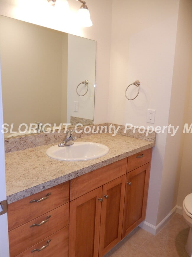 Building Photo - AVAILABLE AUGUST- Recently Remodeled - 1 Block from Poly