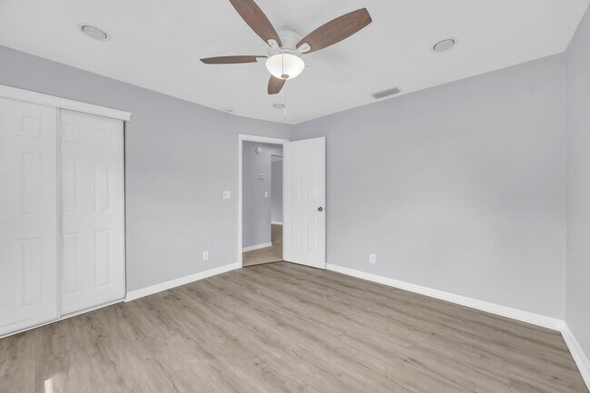 Building Photo - 3865 Vancott Cir
