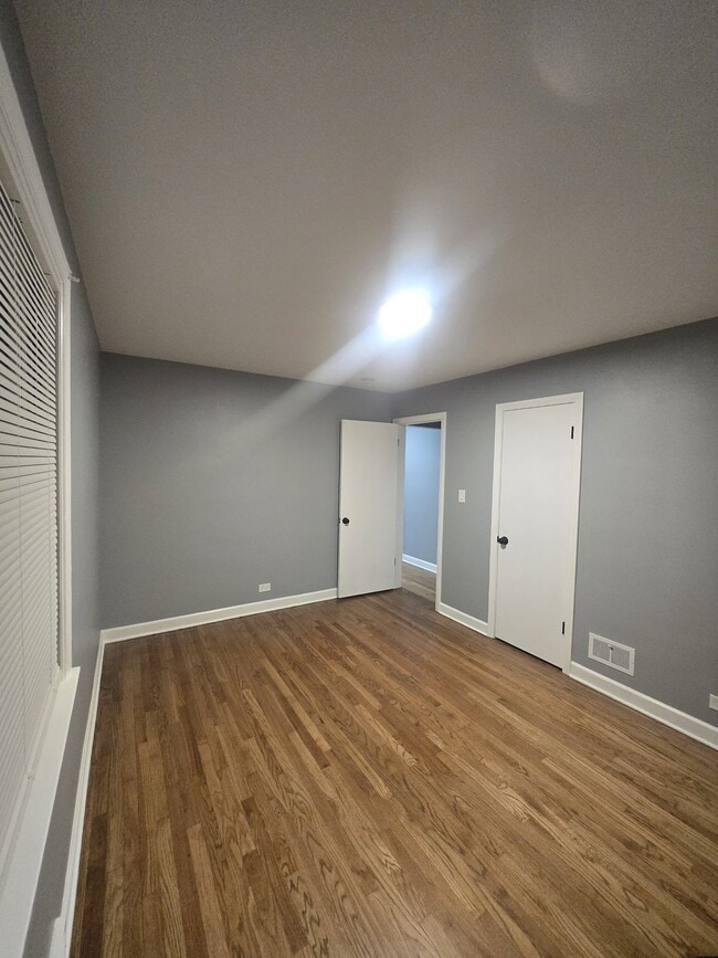 Building Photo - 70 N Laverne Ave