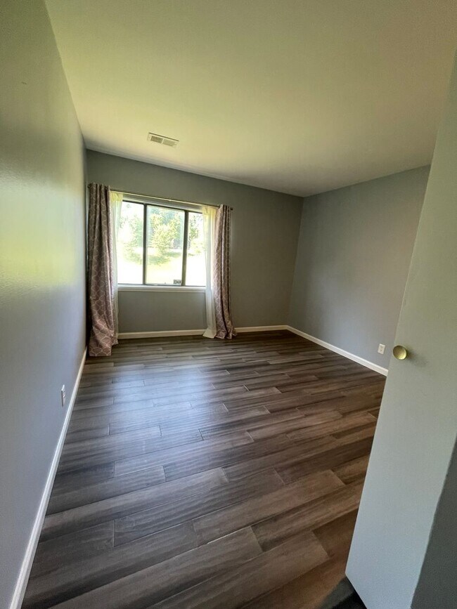 Building Photo - West Ann Arbor Condo: 2 Bed, 2 Bath with Indoor Pool & Patio