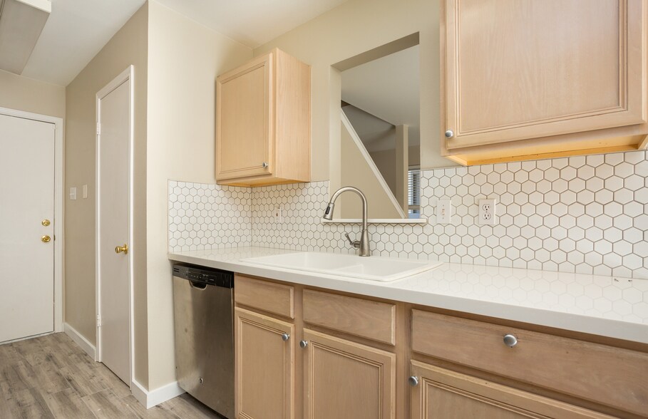 Building Photo - 6034 Gaelic