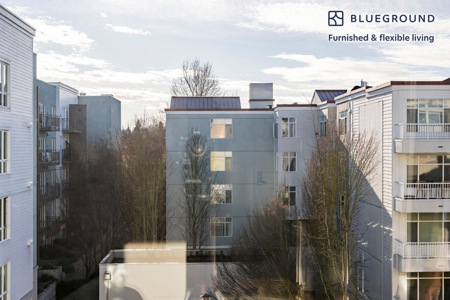 Building Photo - 10333 Main St