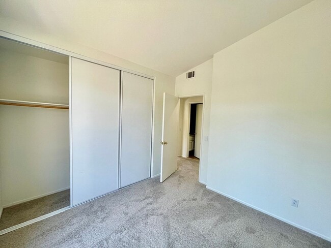 Building Photo - Charming 2bdrm/2ba in Foothill Ranch