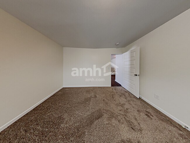 Building Photo - 2311 Foxy Dr