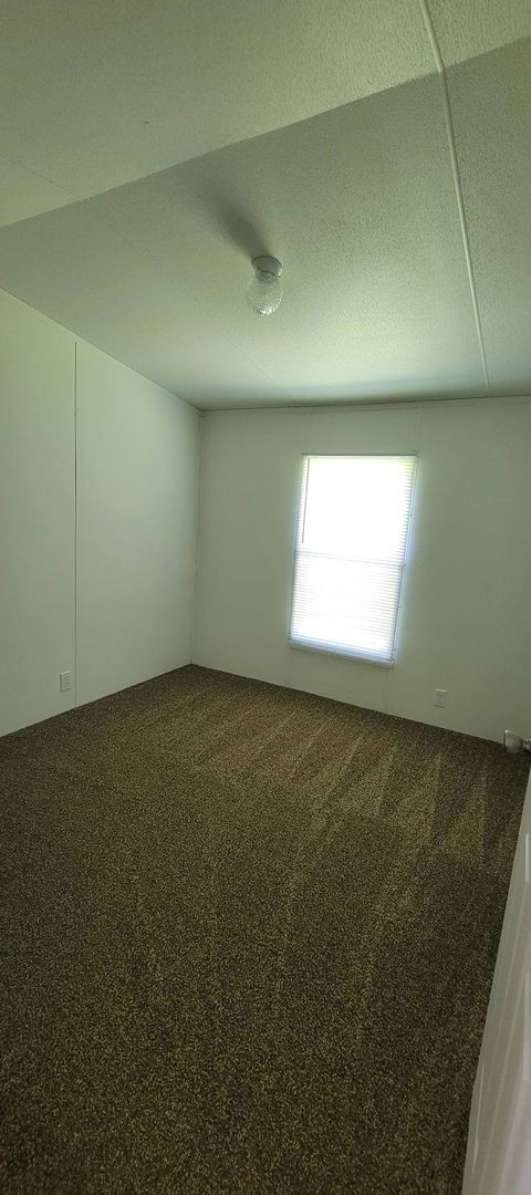 Building Photo - Ready to Move in
