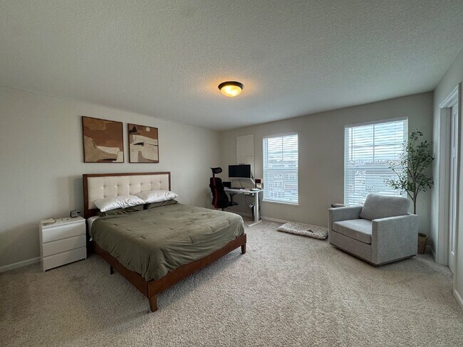 Building Photo - "Spacious 3-Bedroom Townhouse Oasis in West St Paul – 2.5 Baths & 2,268 Sq Ft of Comfort!"