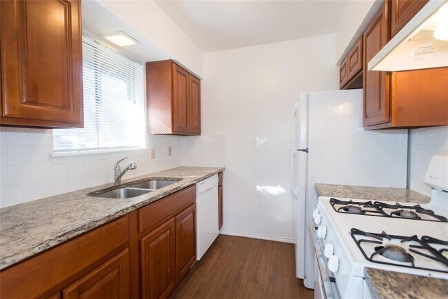 Building Photo - 9007 Little Walnut Pky