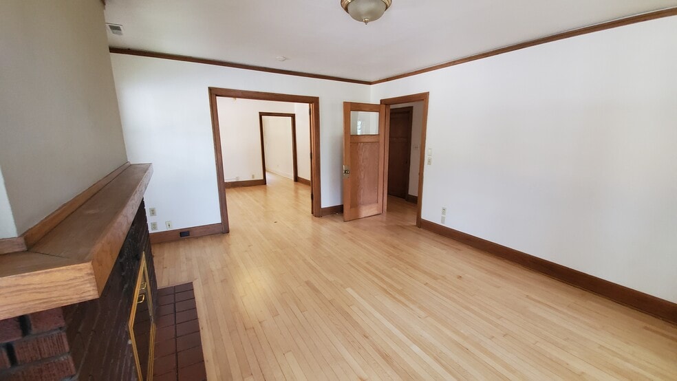 Building Photo - 1901 University Ave