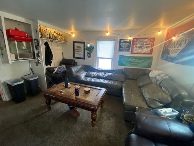 Building Photo - $625 | ROOMMATE WANTED | 7 Bedroom, 3 Bathroom House | Available for Immediate Move-In