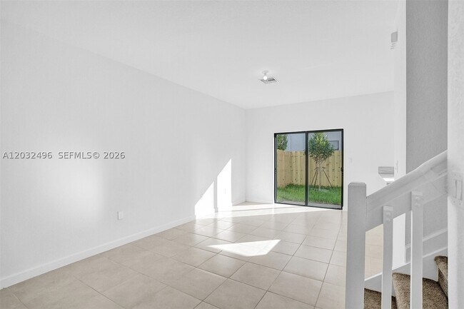 Building Photo - 2542 SE 29th Dr
