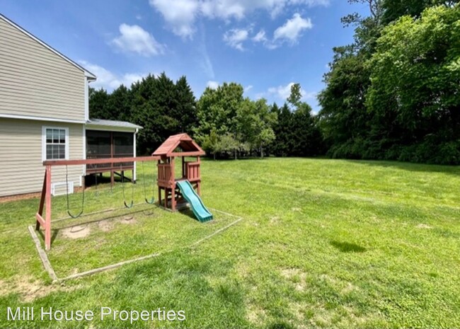 Building Photo - 4 br, 2.5 bath House - 118 N Fields Circle