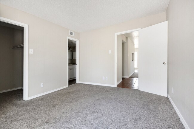 Building Photo - 3623 W Northgate Dr