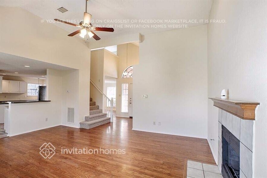 Building Photo - 727 Autumn Oaks Dr