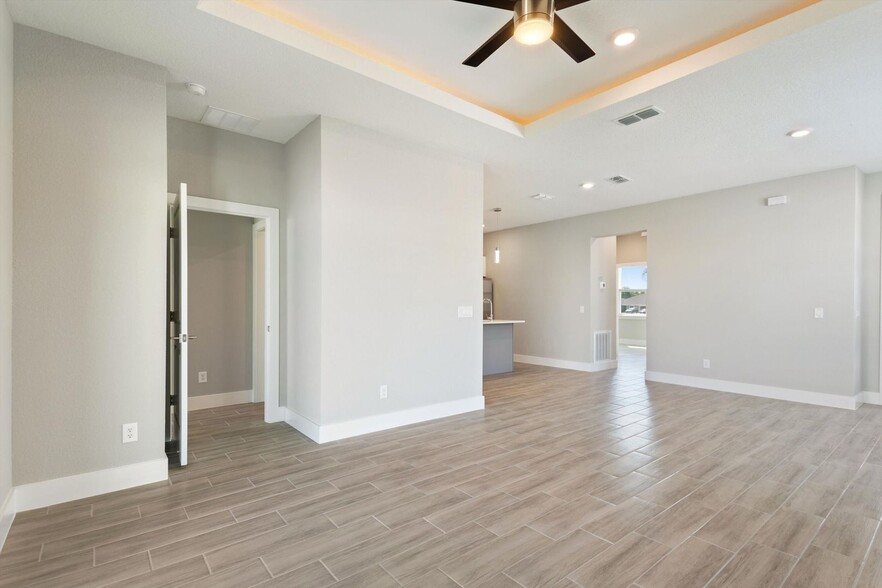 Building Photo - 705 Fraser Ct