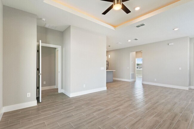 Building Photo - 705 Fraser Ct