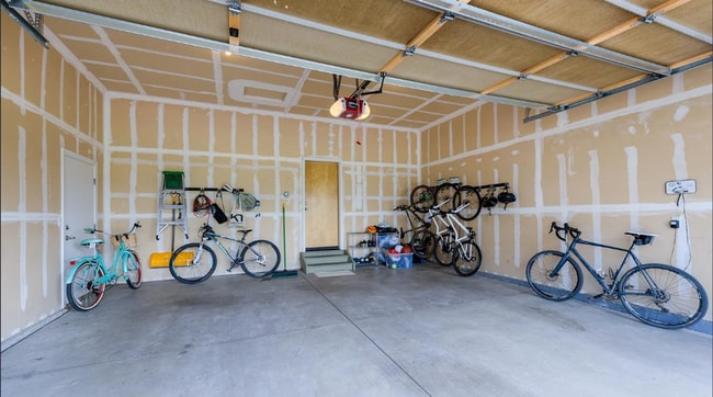 Building Photo - AMAZING LOCATION 5 Bed 4 Bath Home in Loui...