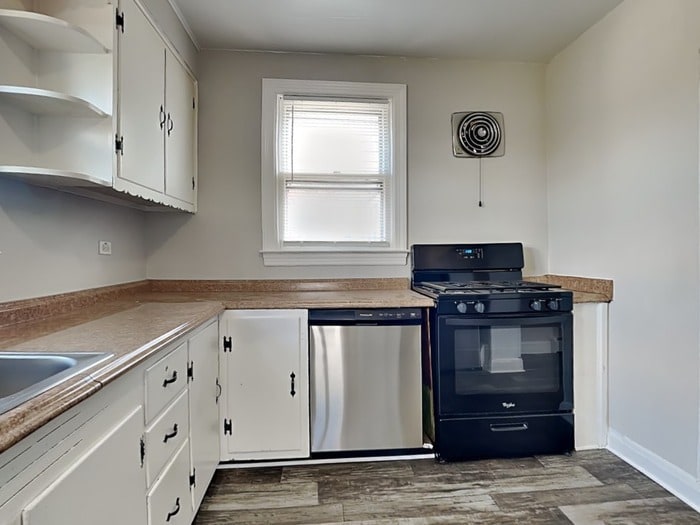 Building Photo - 7402 School Ave