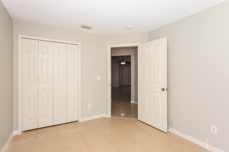 Building Photo - 3413 Palm Beach Dr