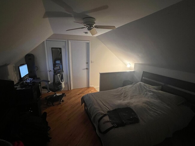 Building Photo - One bed, duplex in Lakeview, Pet friendly!!