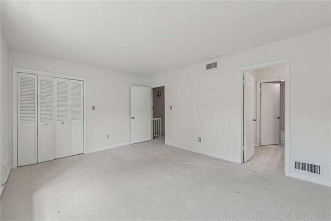 Building Photo - 98 La Rue Pl NW