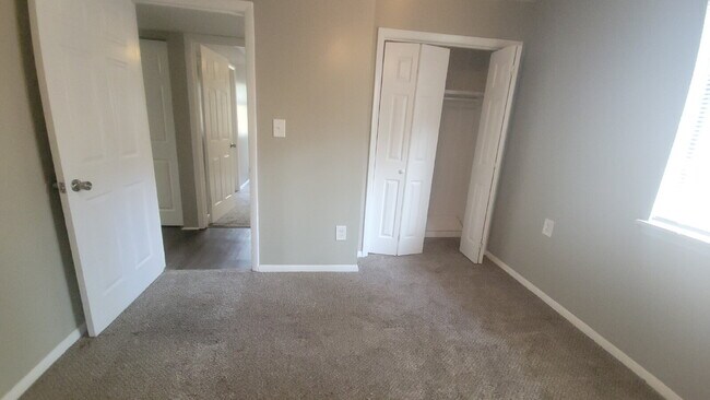 Building Photo - 906 Candlewood Dr NW