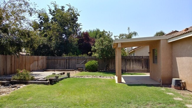 Building Photo - Big backyard on this NW home, Central Unif...