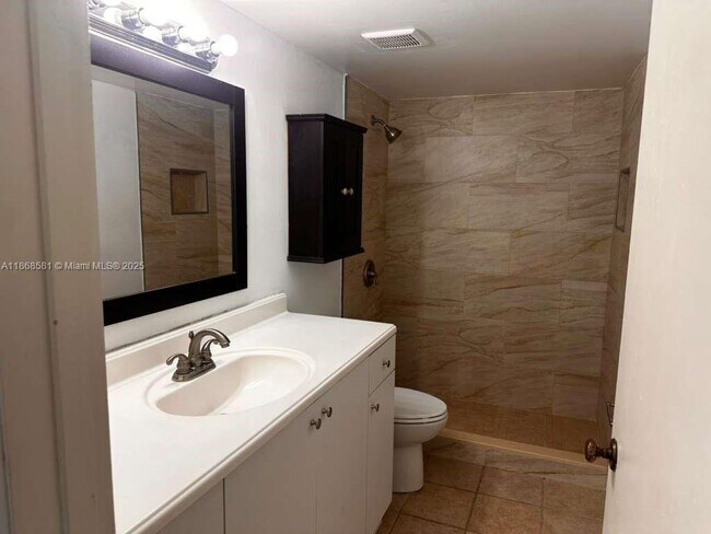 Building Photo - 7231 Miami Lakes Dr