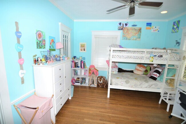 Building Photo - Beautiful Belmont Heights Home with Huge B...