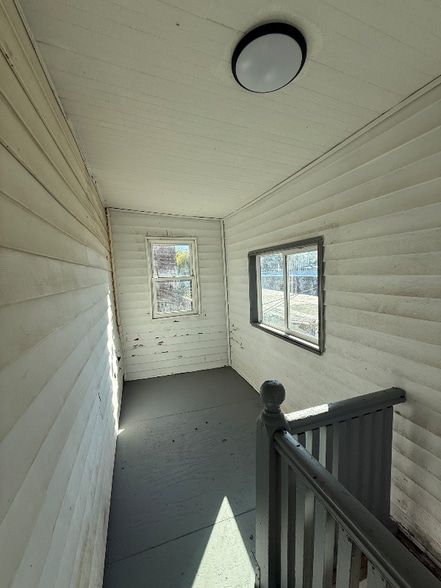 Building Photo - 1342 W 69th St