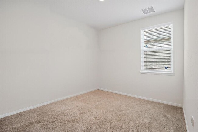 Building Photo - 909 Vogel Dr