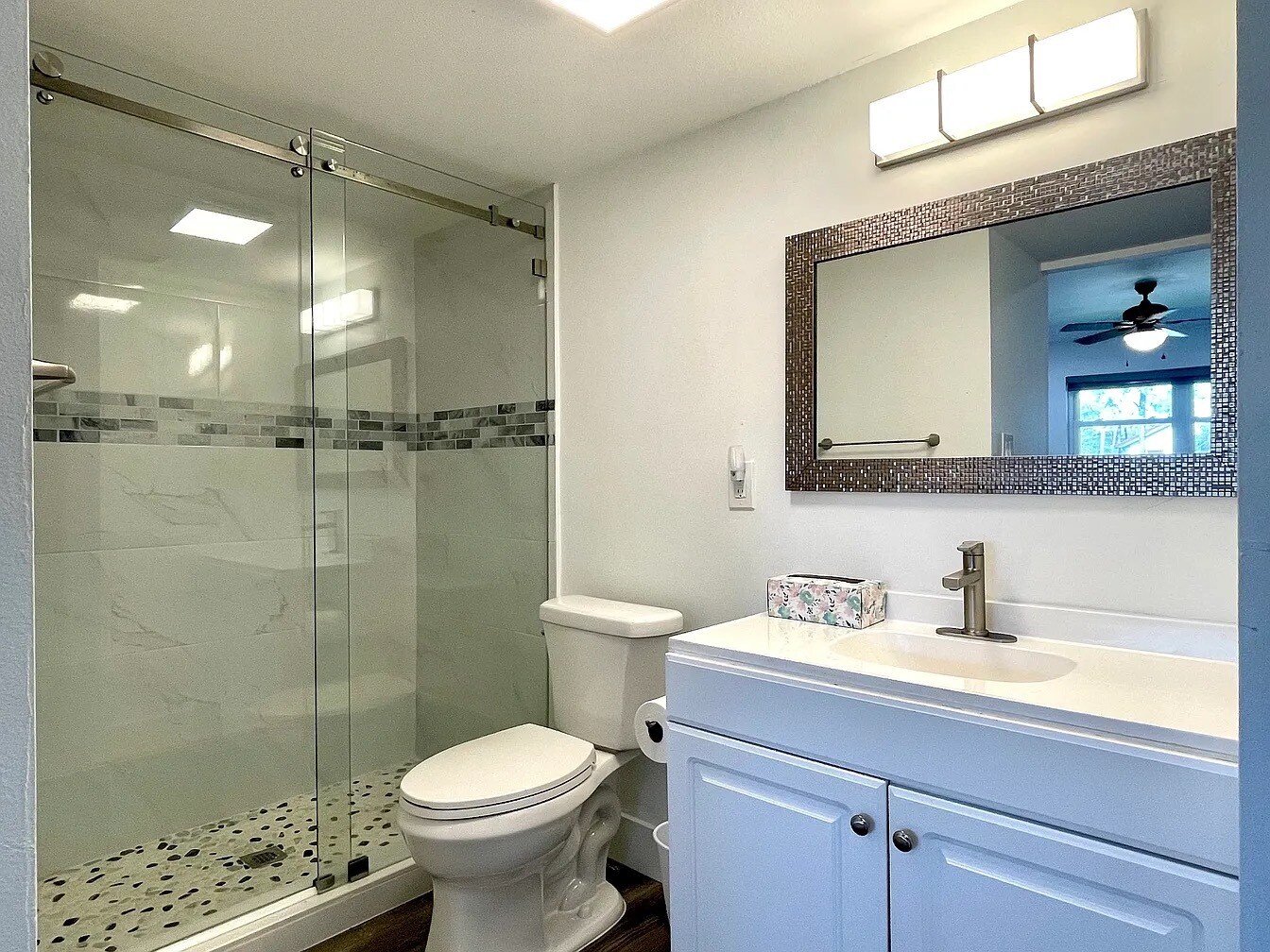 Master bath - 200 Valley Stream Dr