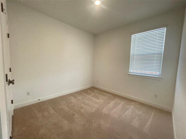 Building Photo - 544 Bauer Lp