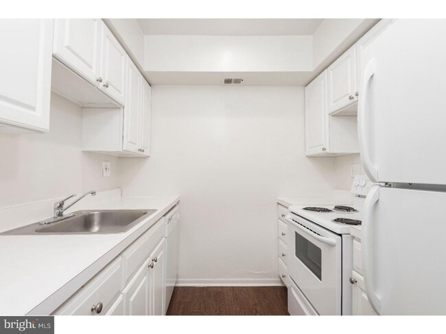 Building Photo - 2031 South St