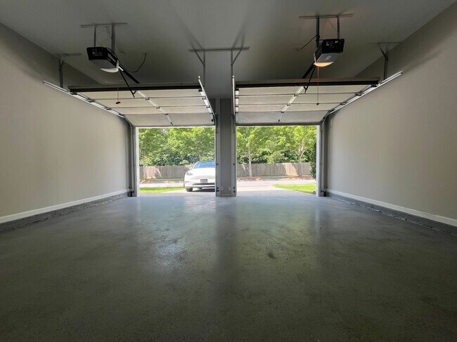 Building Photo - 2501 Southhaven Ln
