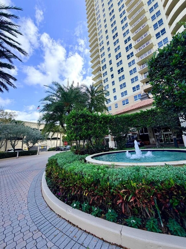 Building Photo - 19501 W Country Club Dr